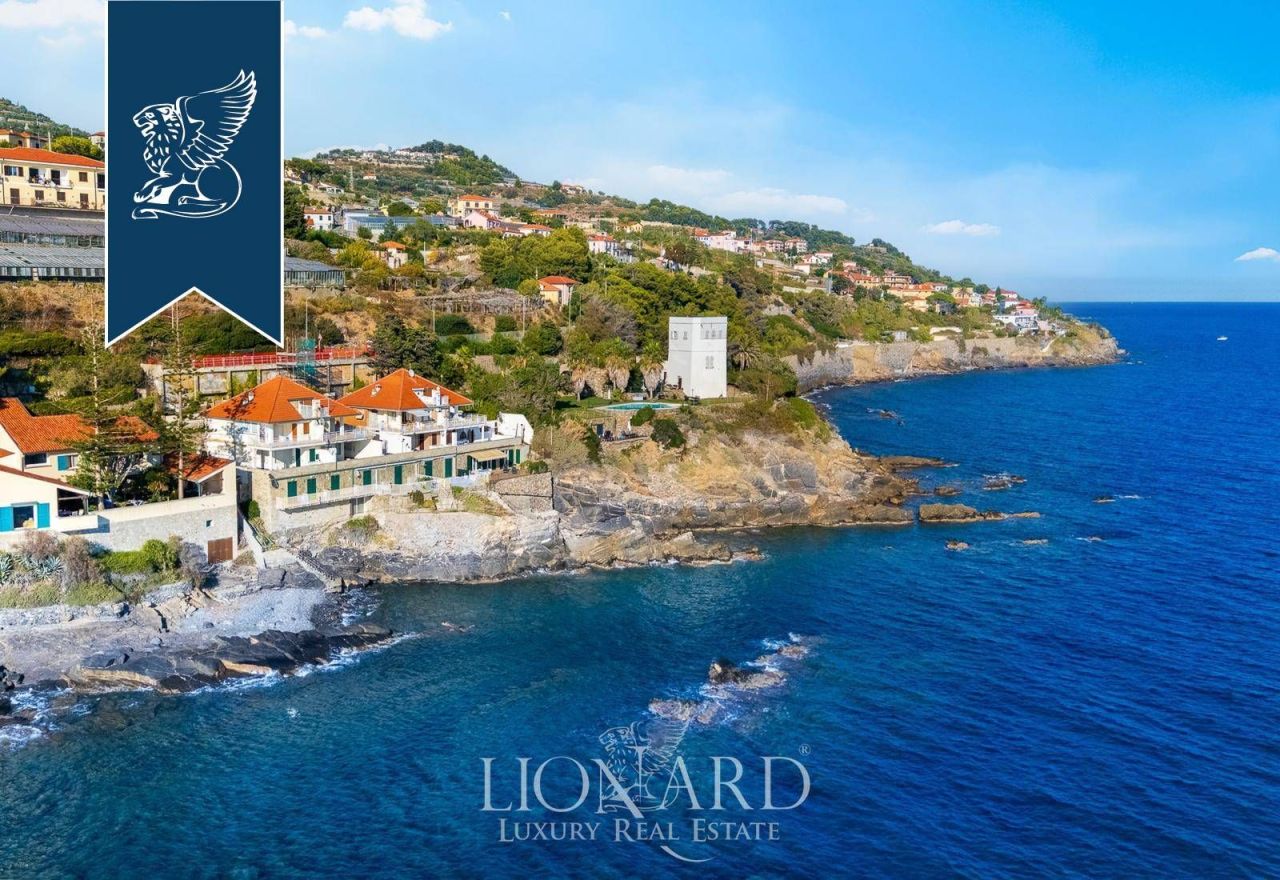 Апартаменты в Империи, Италия, 190 м² - фото 1