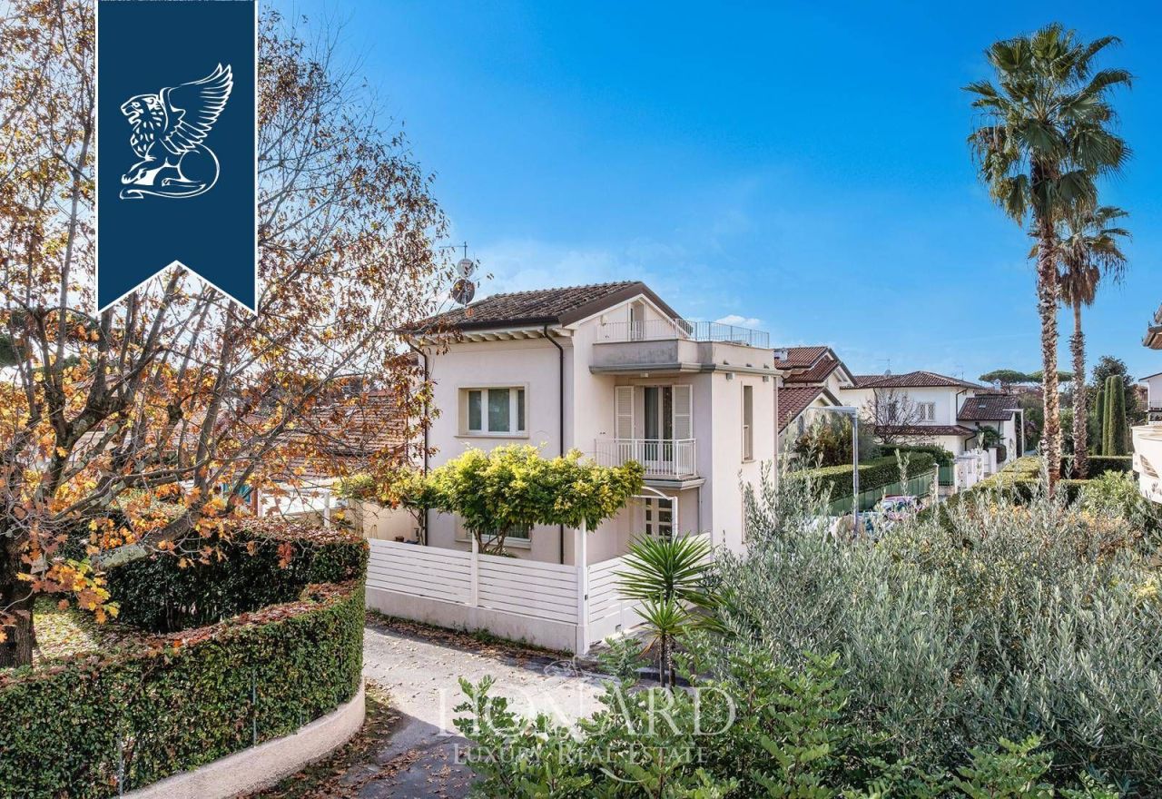 Вилла в Форте деи Марми, Италия, 240 м² - фото 1