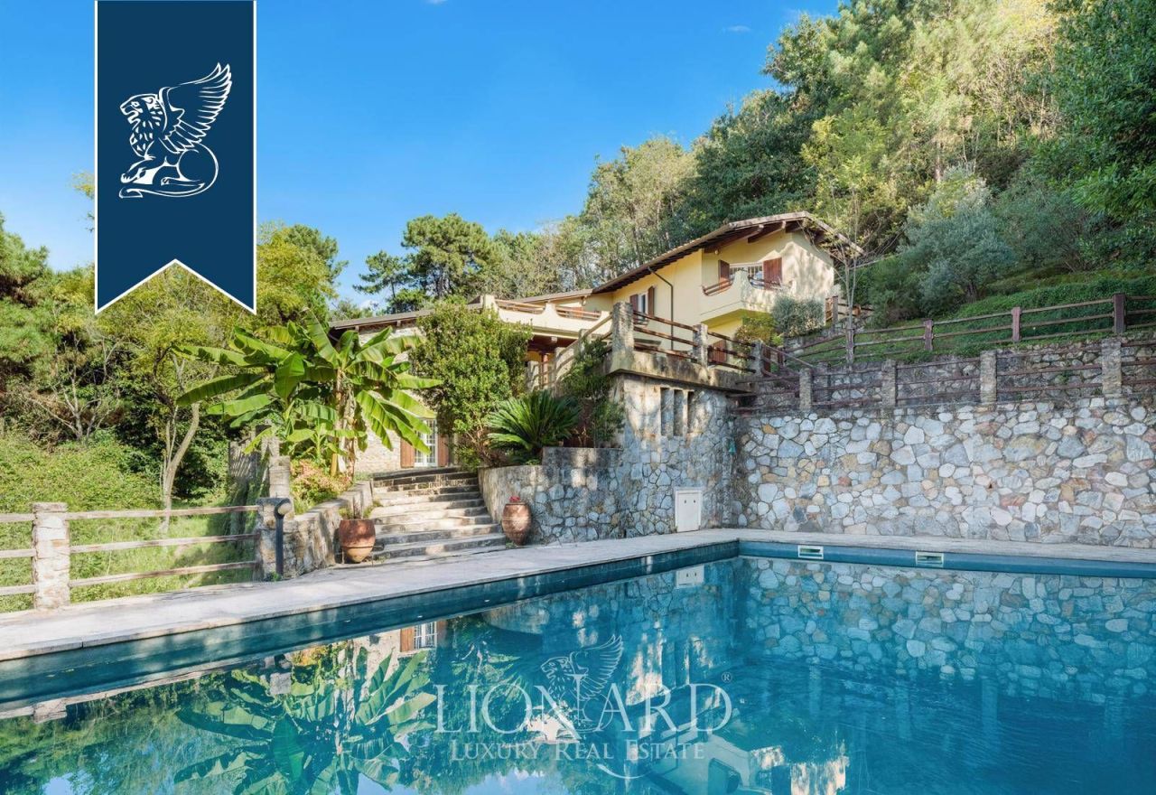 Вилла в Пьетрасанте, Италия, 500 м² - фото 1