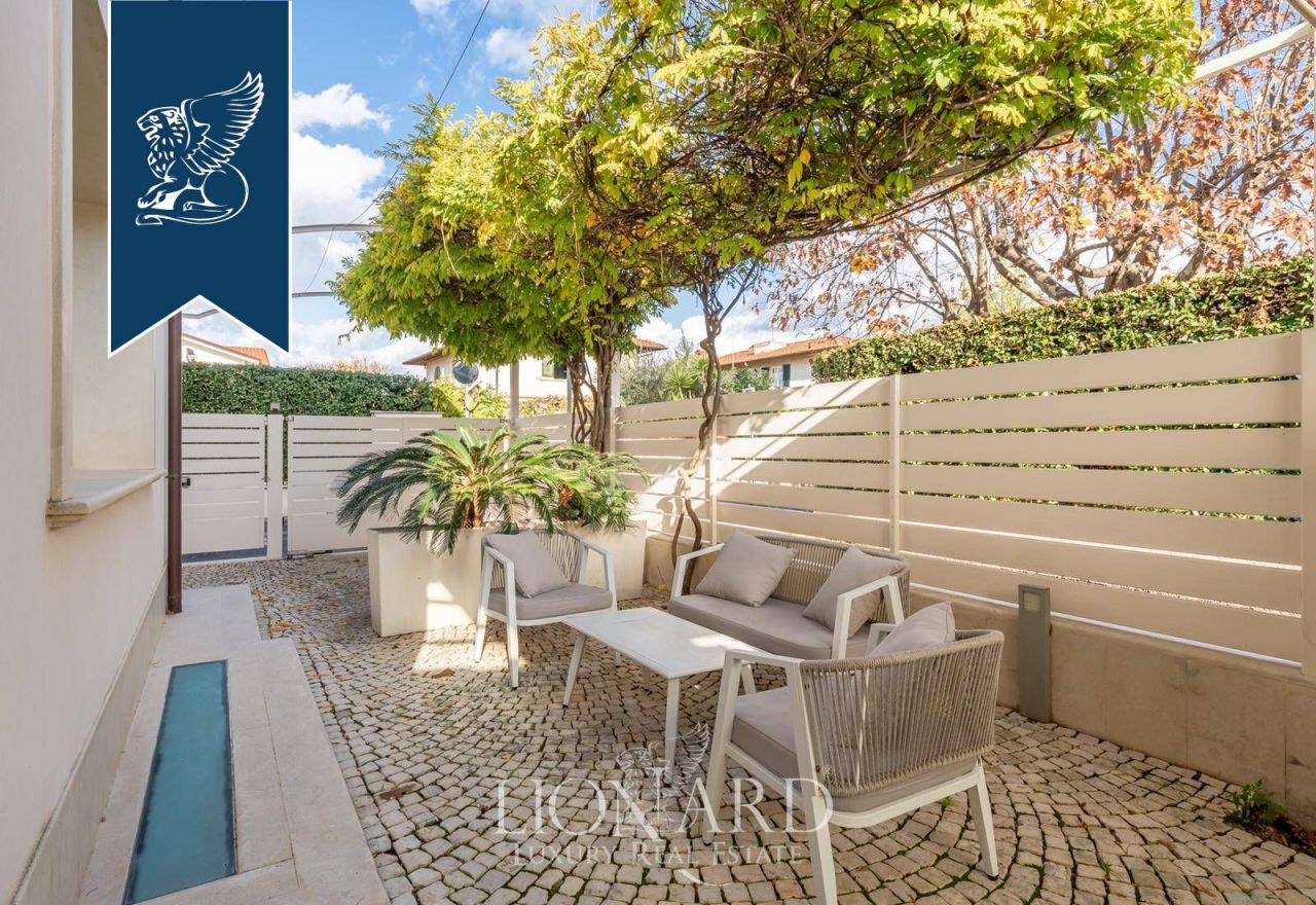 Вилла в Форте деи Марми, Италия, 240 м² - фото 2