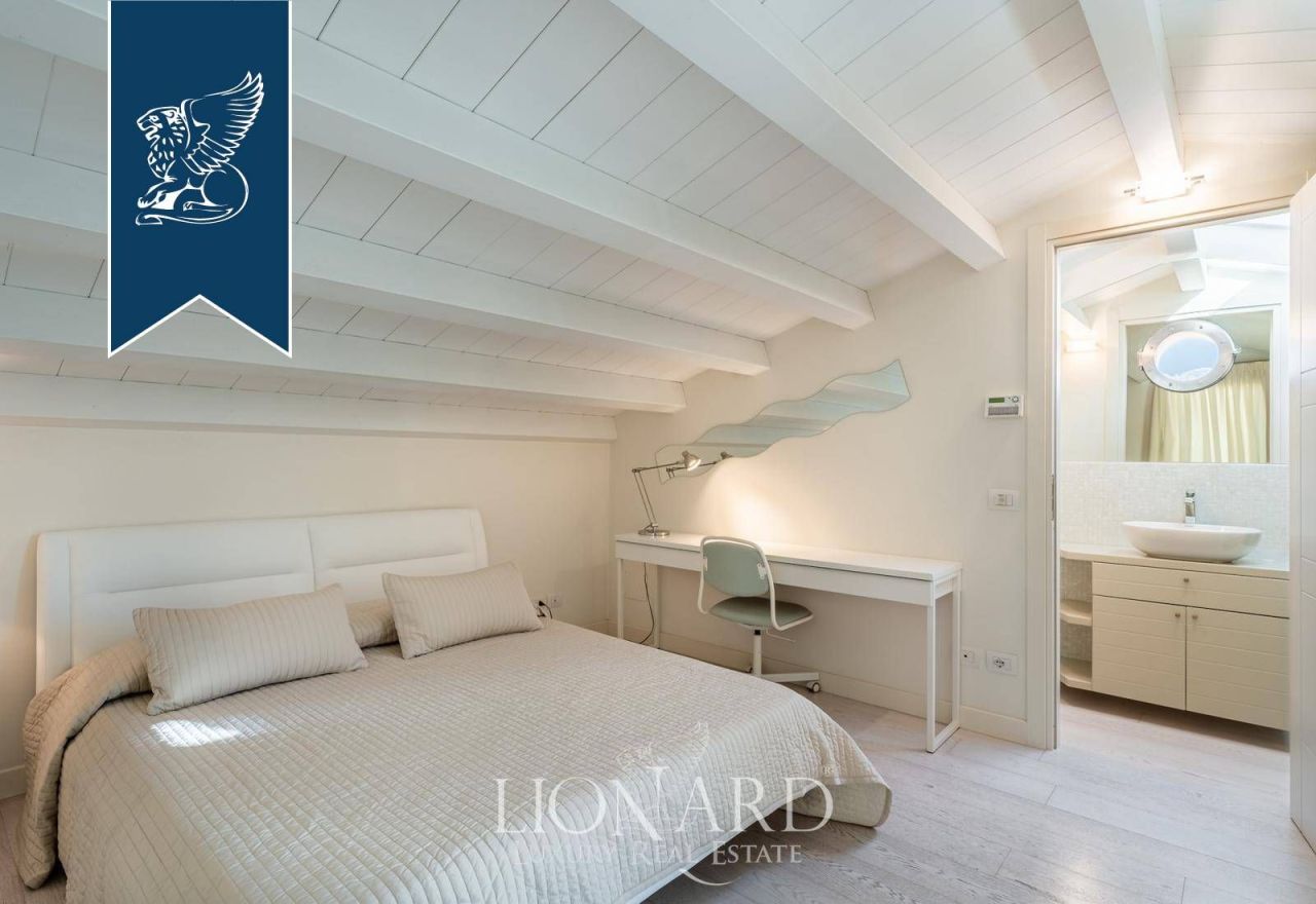 Вилла в Форте деи Марми, Италия, 240 м² - фото 18