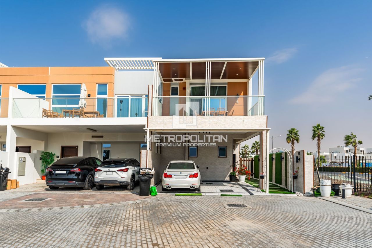 Таунхаус в Дубае, ОАЭ, 223 м² - фото 1