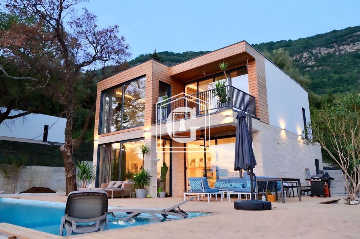 Вилла в Каваче, Черногория, 180 м² - фото 1