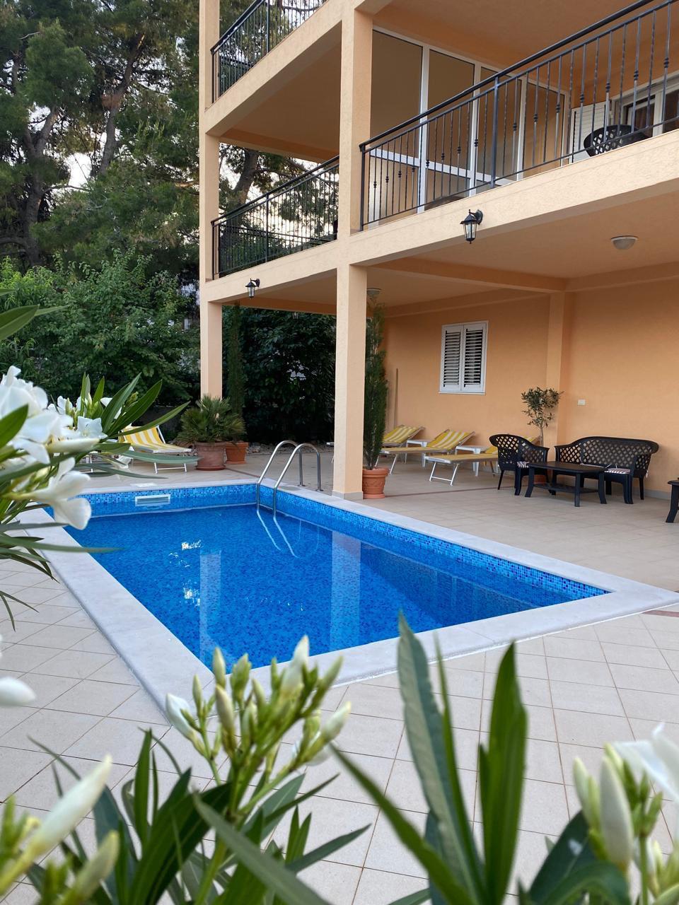 Отель, гостиница на полуострове Луштица, Черногория, 388 м² - фото 1