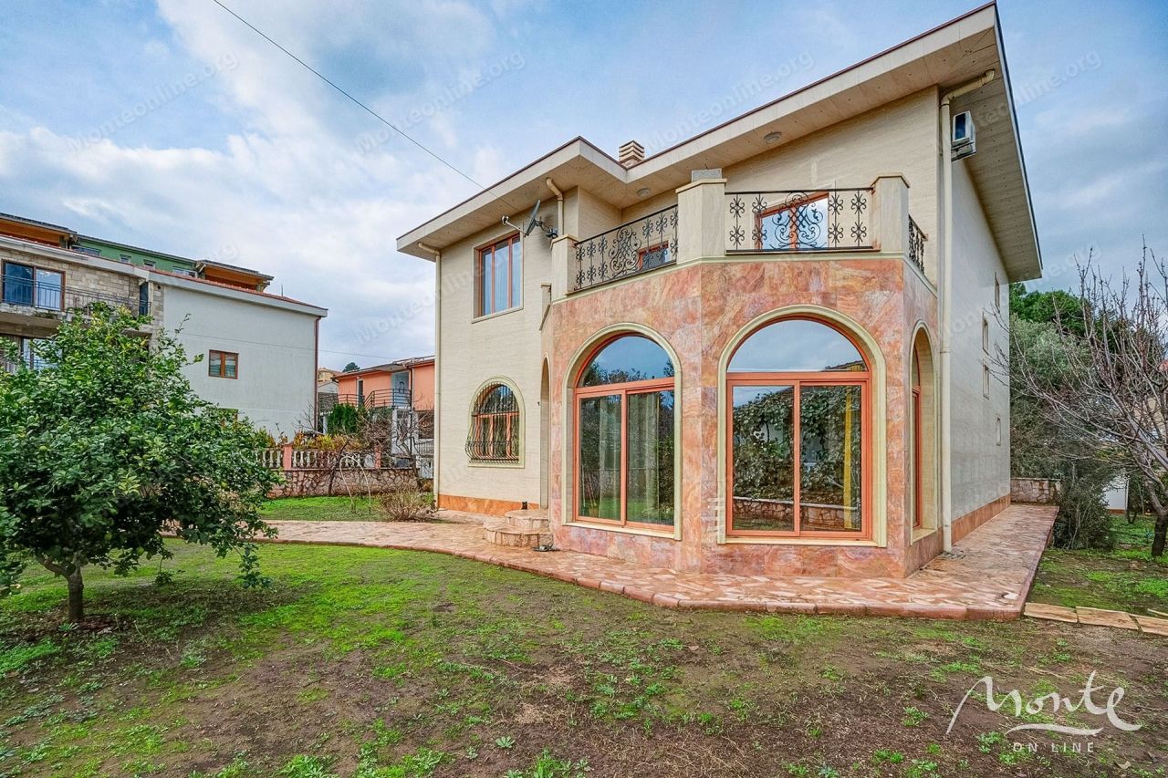 Вилла в Радовичах, Черногория, 372 м² - фото 1