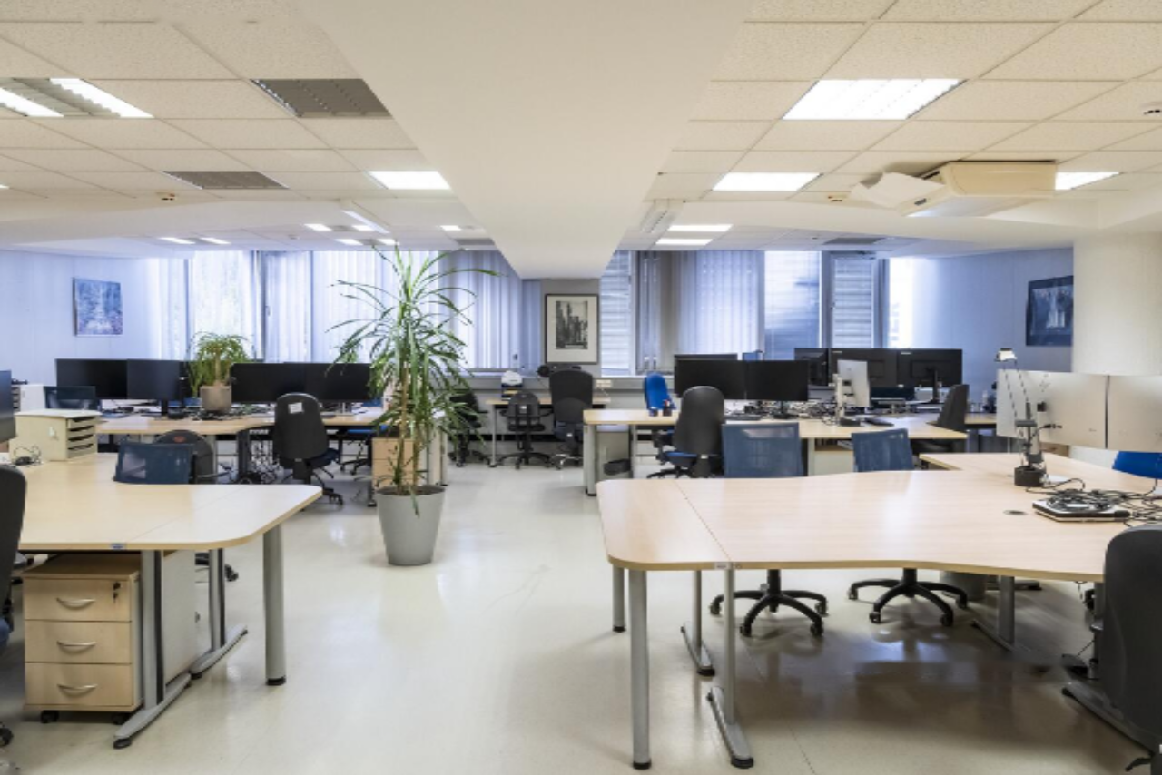 Офис в Любляне, Словения, 2 406 м² - фото 1