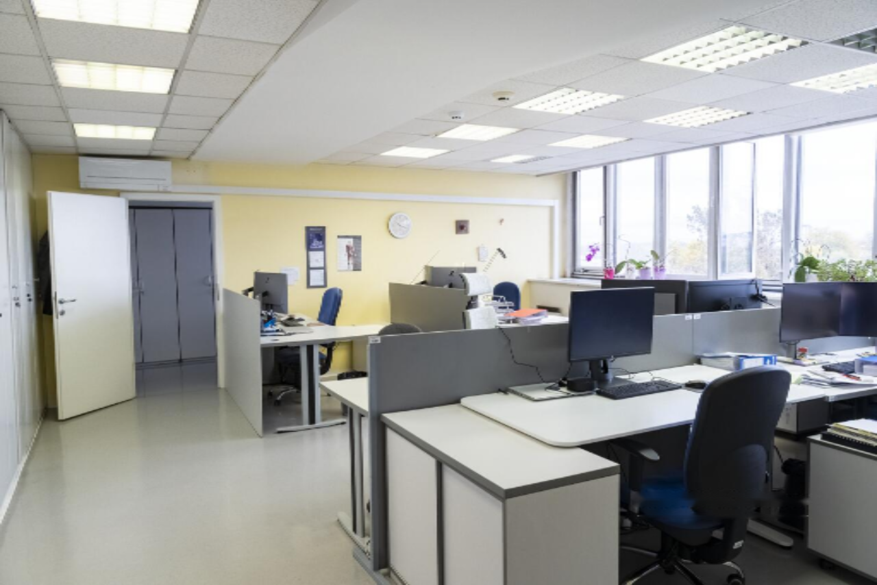 Офис в Любляне, Словения, 2 406 м² - фото 8