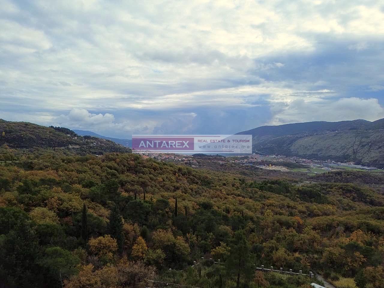 Земля в Херцег-Нови, Черногория, 719 м² - фото 1