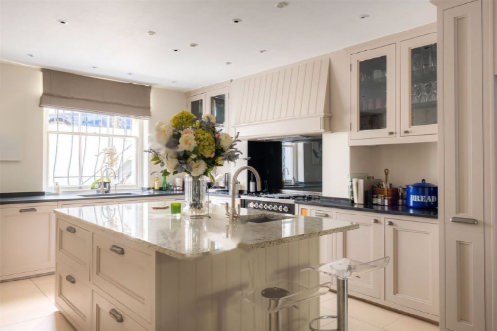 Квартира в Лондоне, Великобритания, 206 м² - фото 1