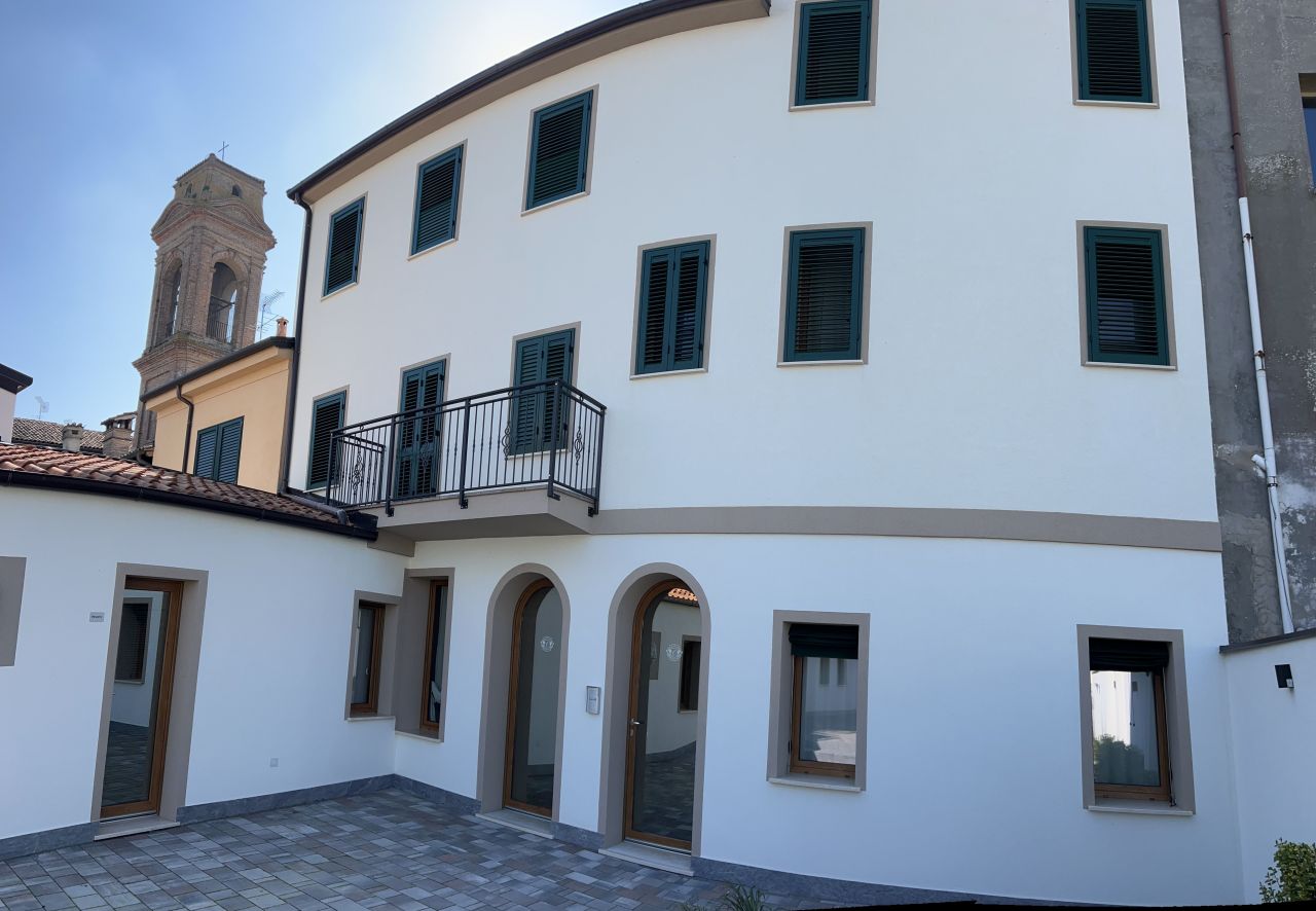 Отель, гостиница в Равенне, Италия, 800 м² - фото 1