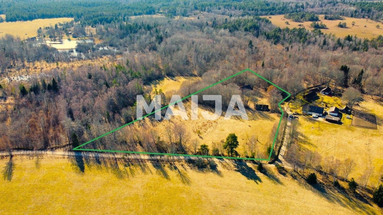Земля на Сааремаа, Эстония, 18 255 м² - фото 1