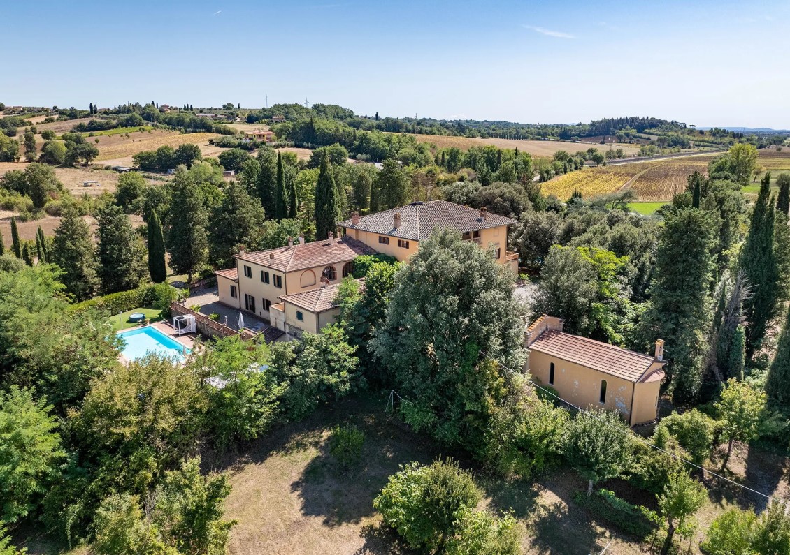 Доходный дом в Фояно-делла-Кьяне, Италия, 1 432 м² - фото 1