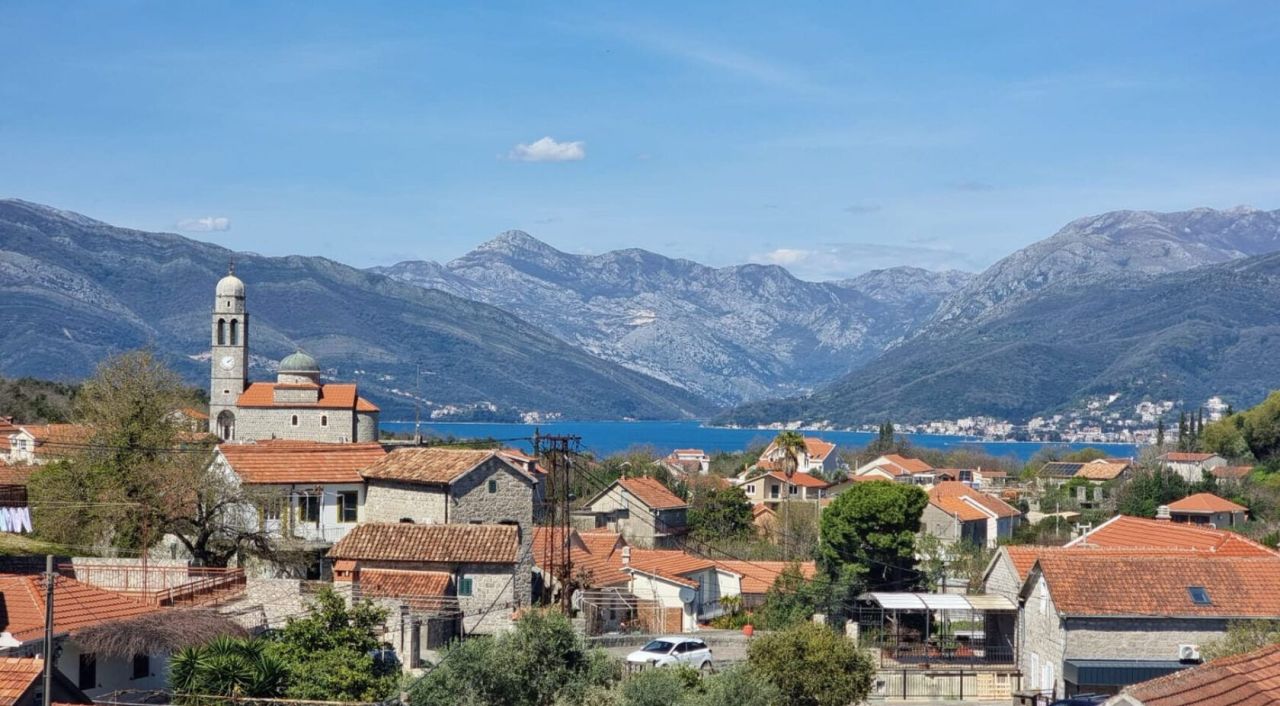 Квартира в Тивате, Черногория, 48 м² - фото 11