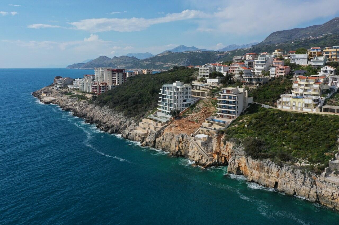 Земля в Добра Воде, Черногория, 897 м² - фото 1