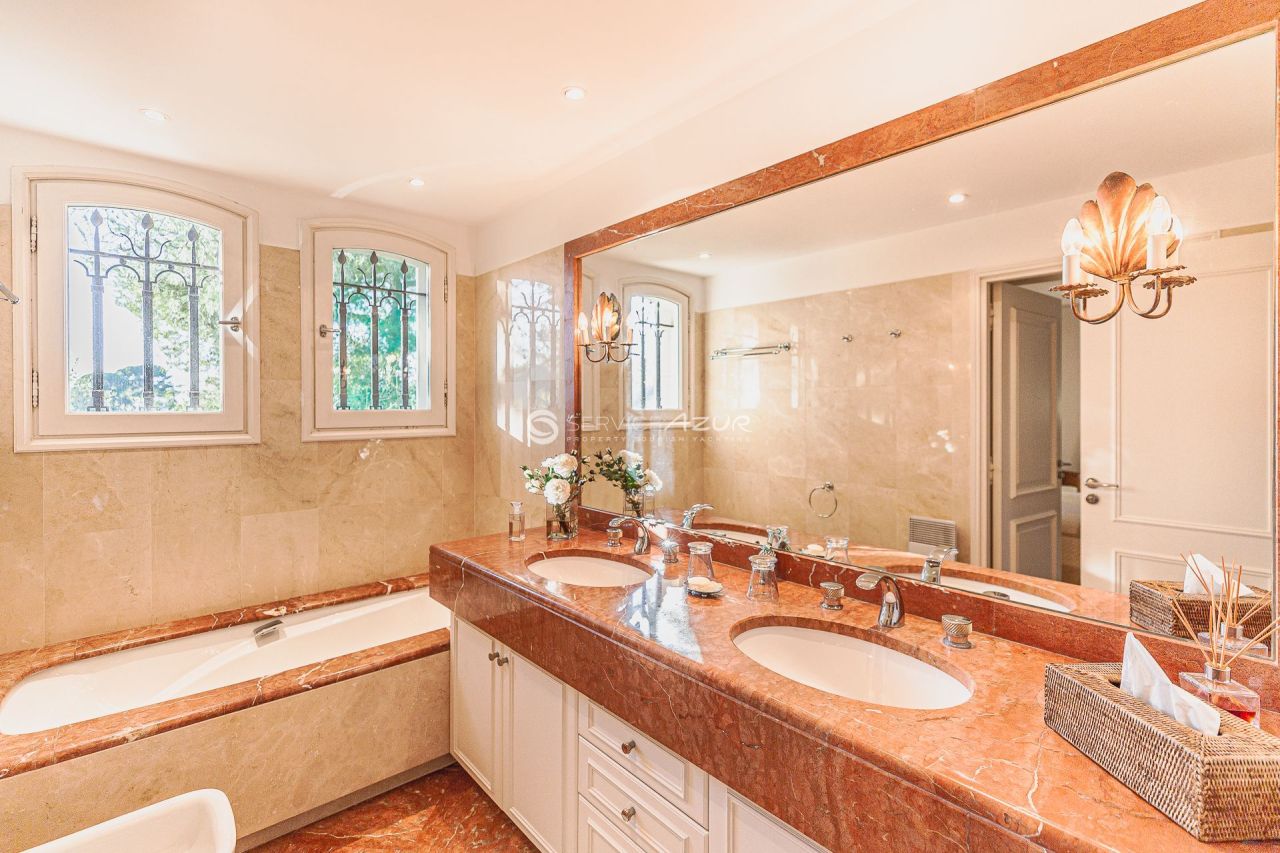 Вилла в Антибе, Франция, 400 м² - фото 17