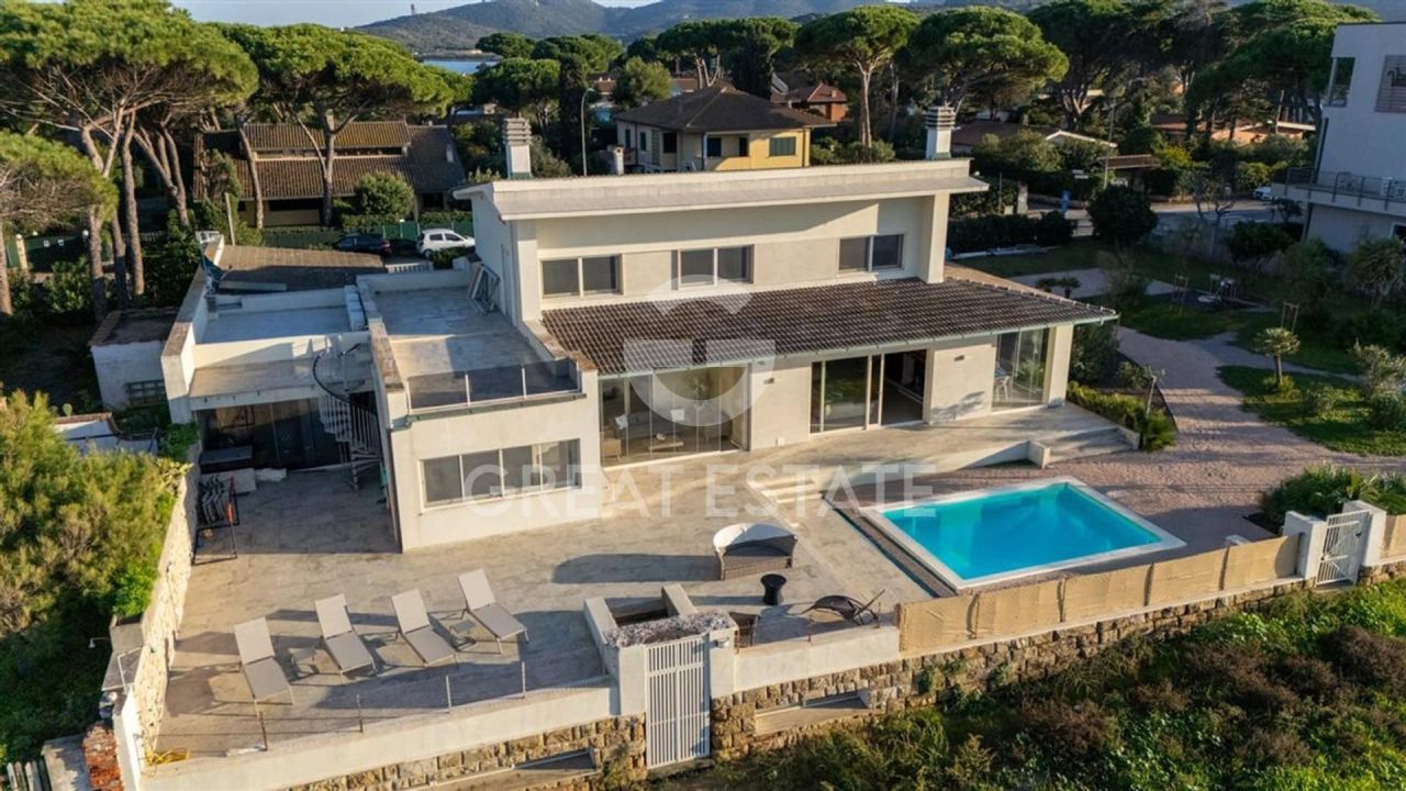 Дом в Орбетелло, Италия, 492 м² - фото 1