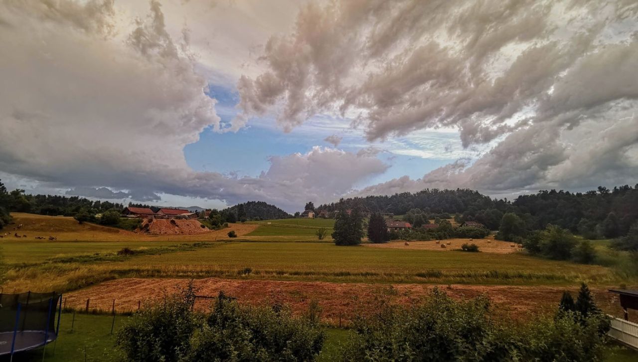 Земля в Врхнике, Словения, 30 567 м² - фото 5