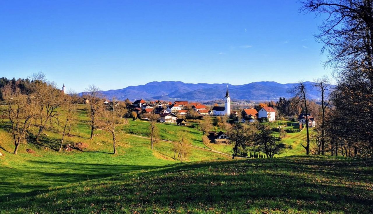 Земля в Врхнике, Словения, 30 567 м² - фото 7