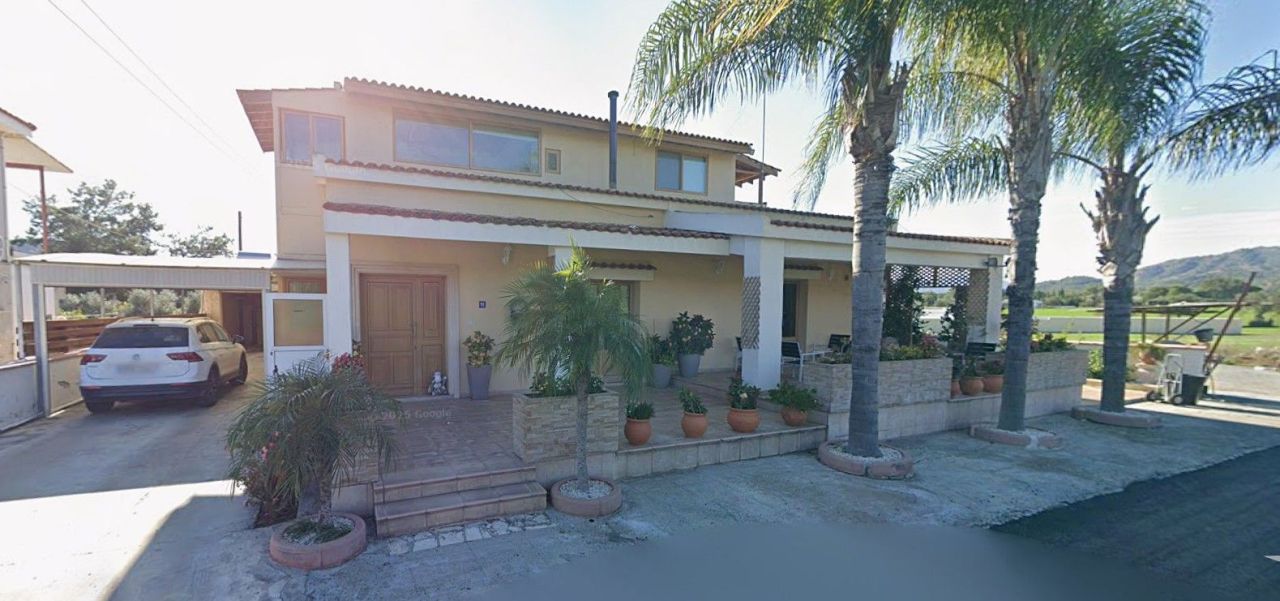 Вилла в Ларнаке, Кипр, 250 м² - фото 1