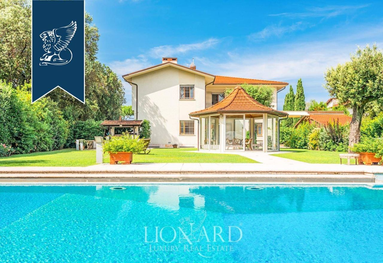 Вилла в Форте деи Марми, Италия, 650 м² - фото 2