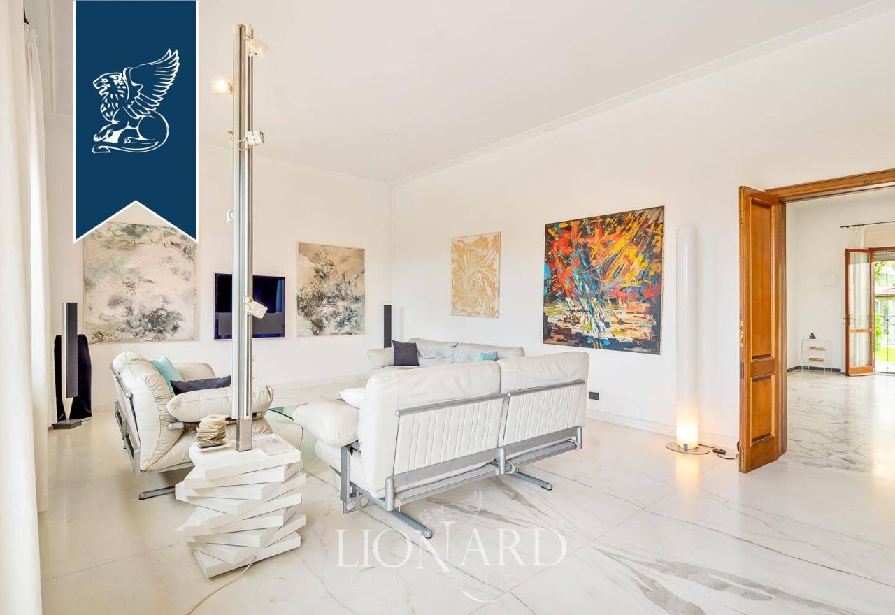 Вилла в Форте деи Марми, Италия, 650 м² - фото 12