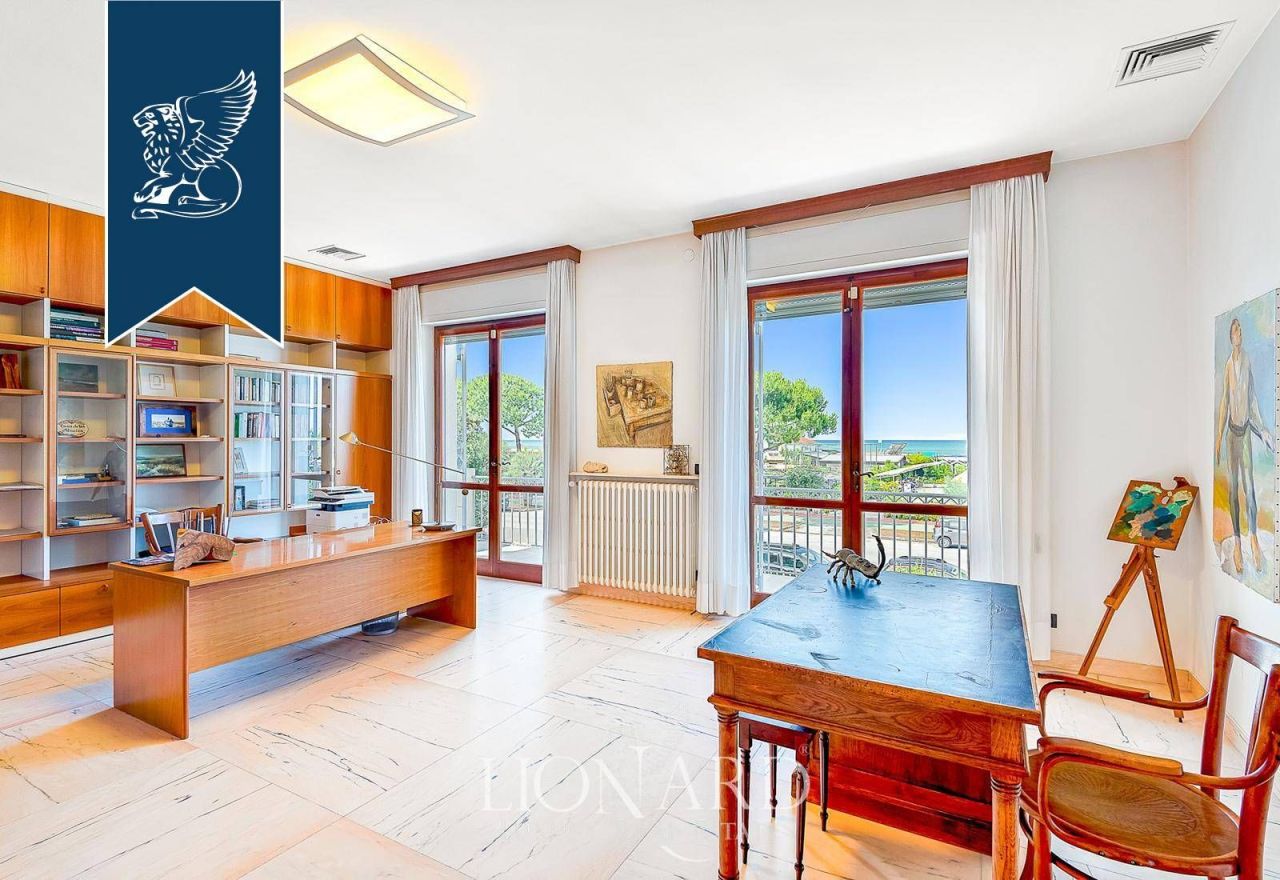 Вилла в Форте деи Марми, Италия, 650 м² - фото 16