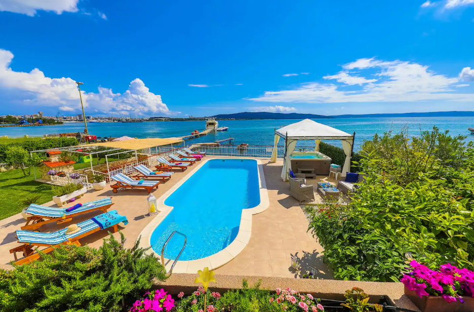 Вилла Kastel Sucurac, Хорватия, 458 м² - фото 1