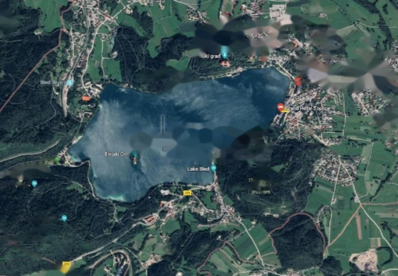 Земля в Бледе, Словения, 2 128 м² - фото 1
