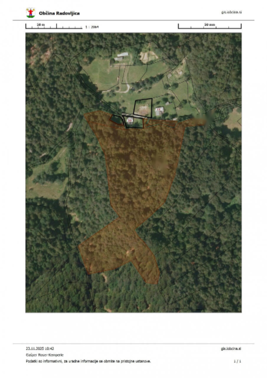 Земля в Есенице, Словения, 25 982 м² - фото 1