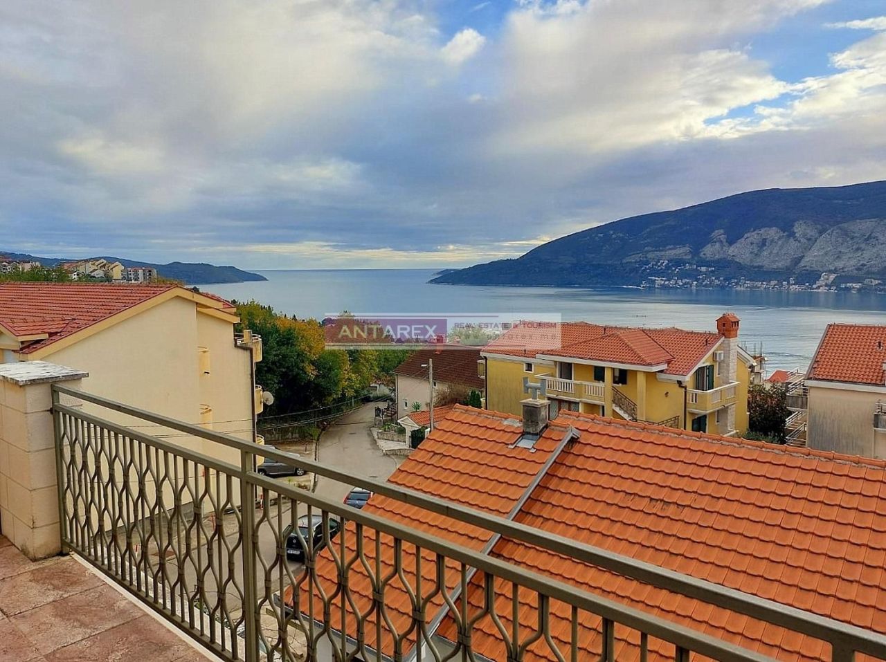 Вилла в Херцег-Нови, Черногория, 252 м² - фото 1