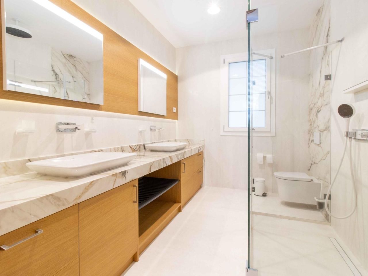 Дом в Кирении, Кипр, 745 м² - фото 1