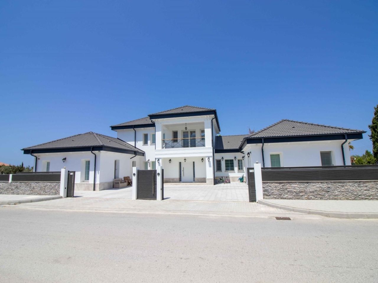 Дом в Кирении, Кипр, 745 м² - фото 7