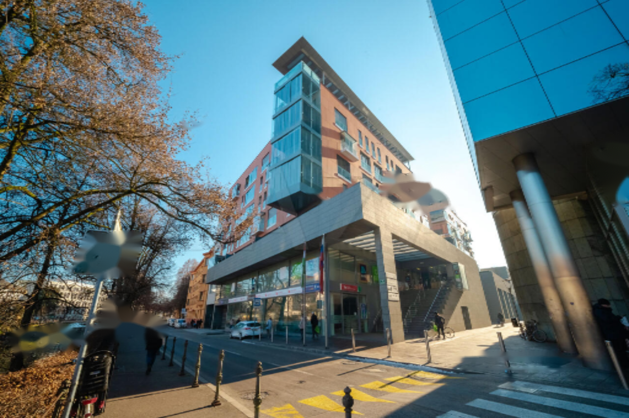 Офис в Любляне, Словения, 459 м² - фото 1