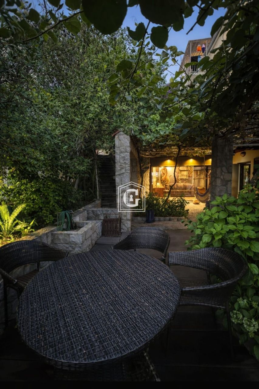 Апартаменты в Херцег-Нови, Черногория, 115 м² - фото 1