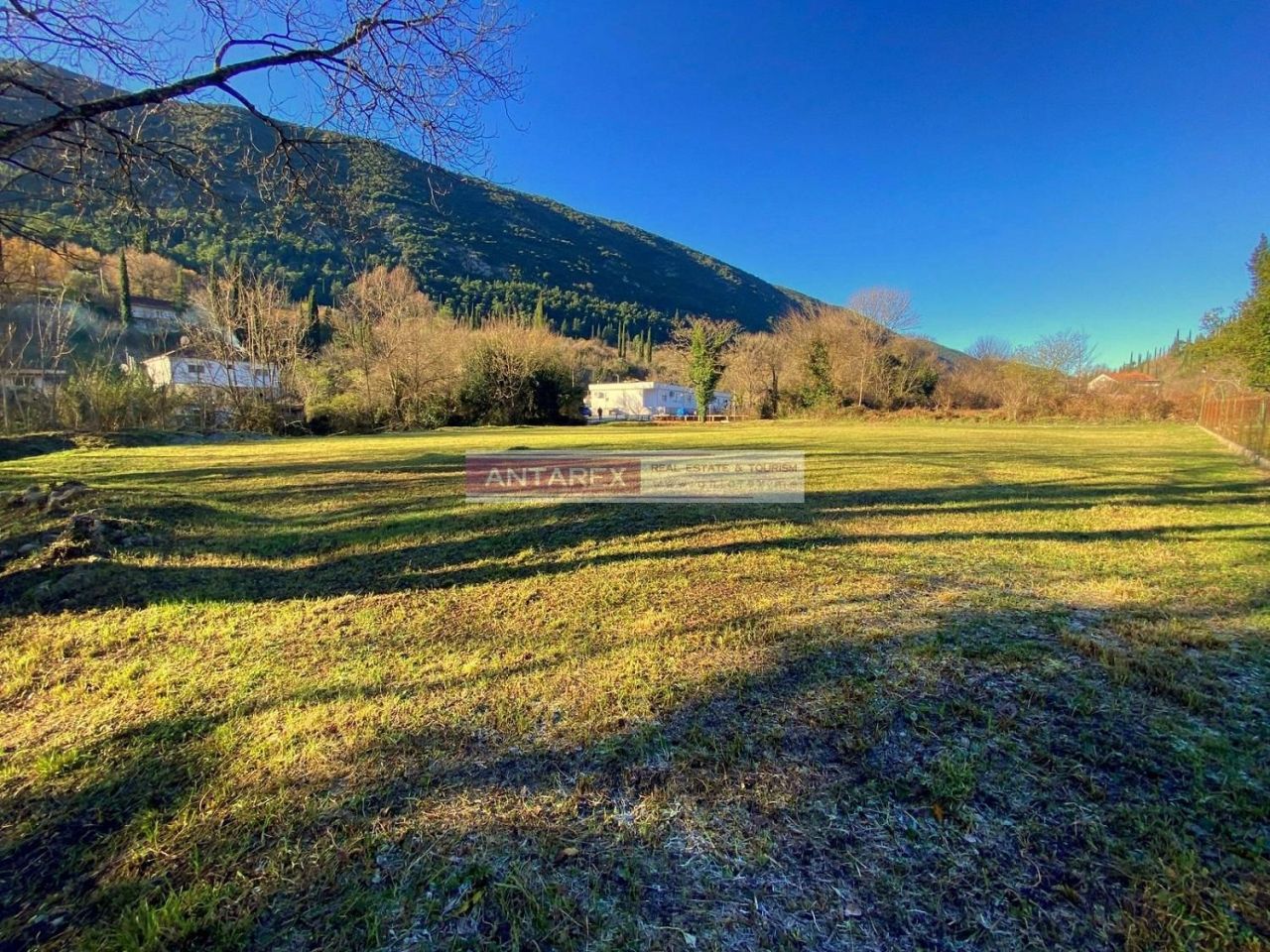 Земля в Игало, Черногория, 1 677 м² - фото 1