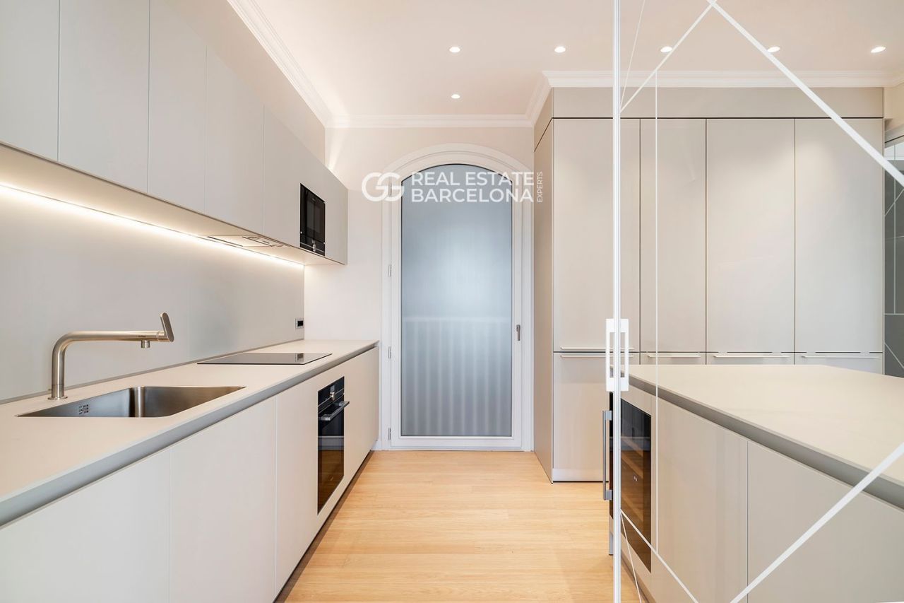 Квартира в Барселоне, Испания, 188 м² - фото 11