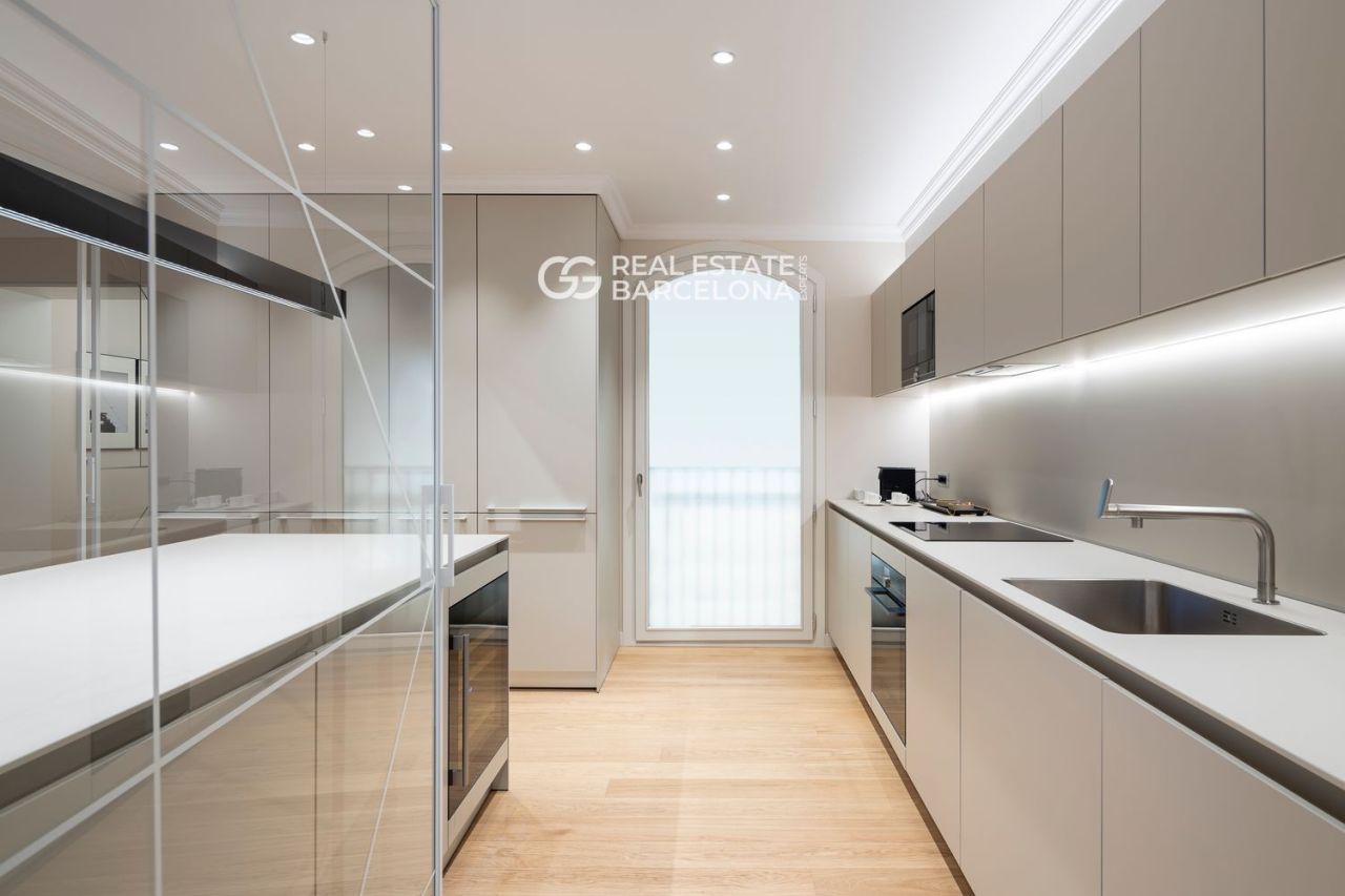 Квартира в Барселоне, Испания, 187 м² - фото 17