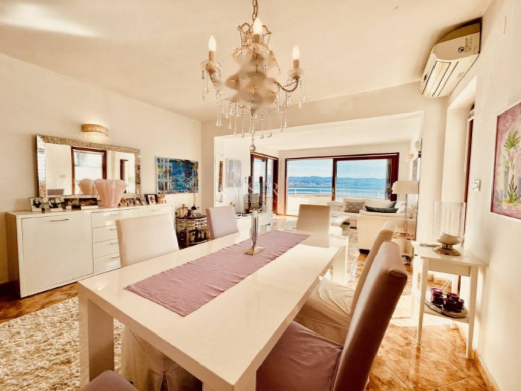 Квартира в Опатии, Хорватия, 224 м² - фото 1