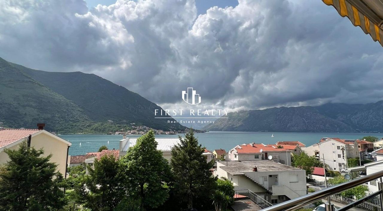 Квартира в Доброте, Черногория, 61 м² - фото 1