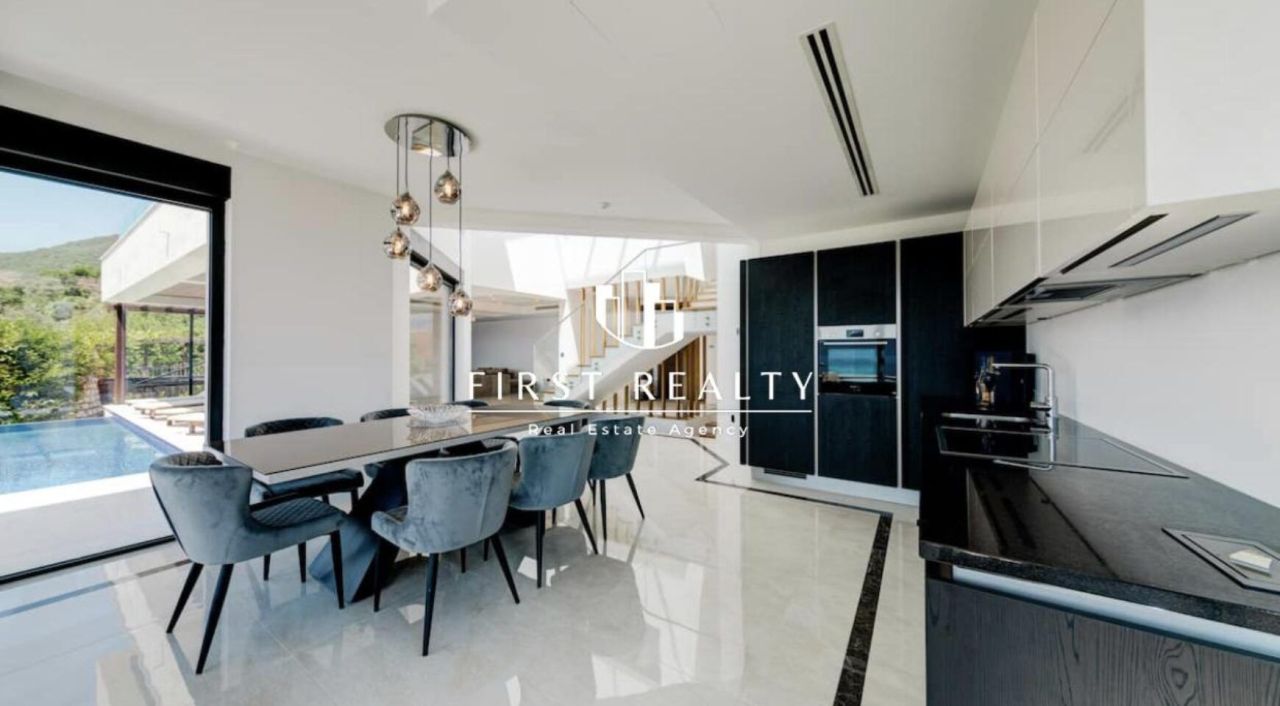 Вилла в Тивате, Черногория, 490 м² - фото 11