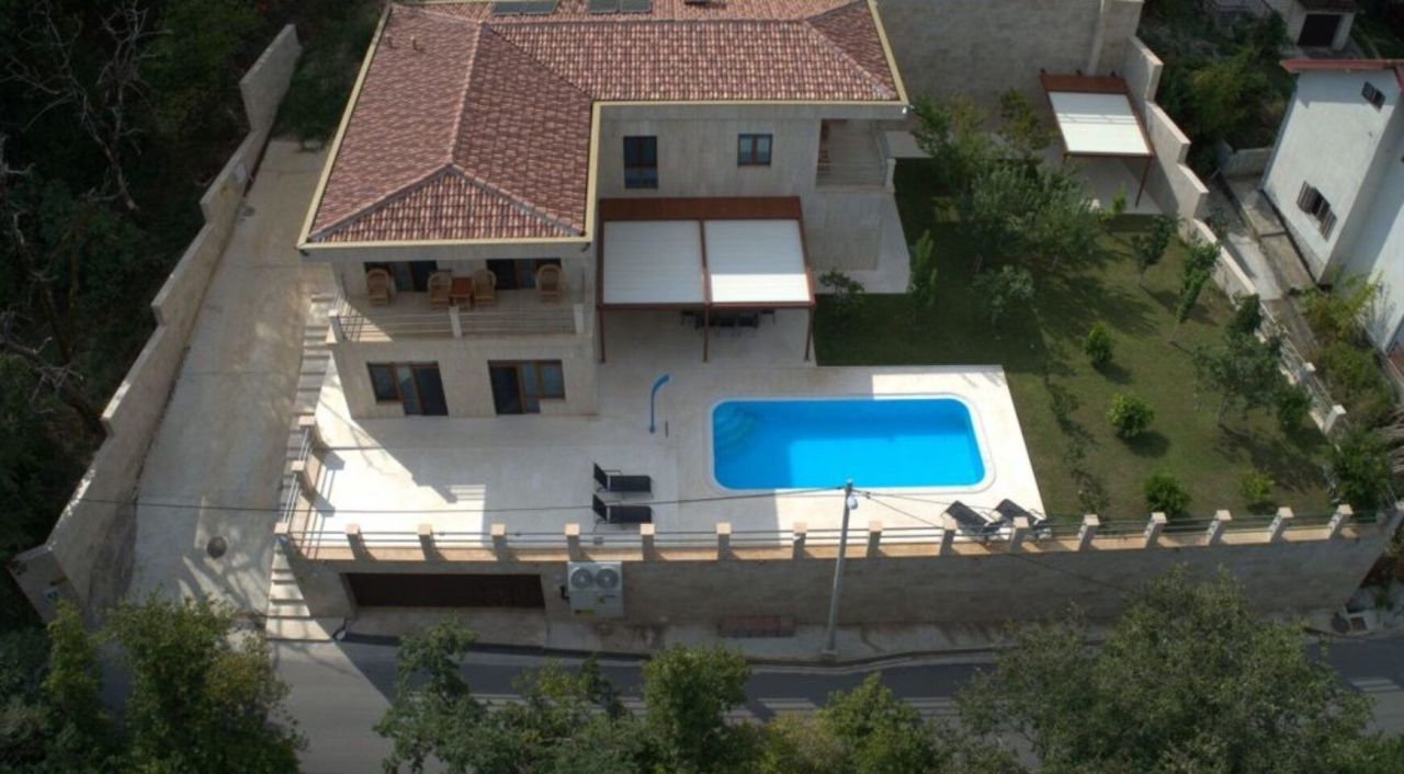 Вилла в Которе, Черногория, 370 м² - фото 1