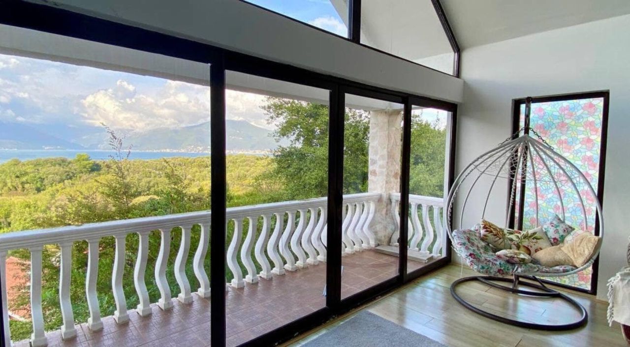 Вилла в Крашичах, Черногория, 300 м² - фото 3