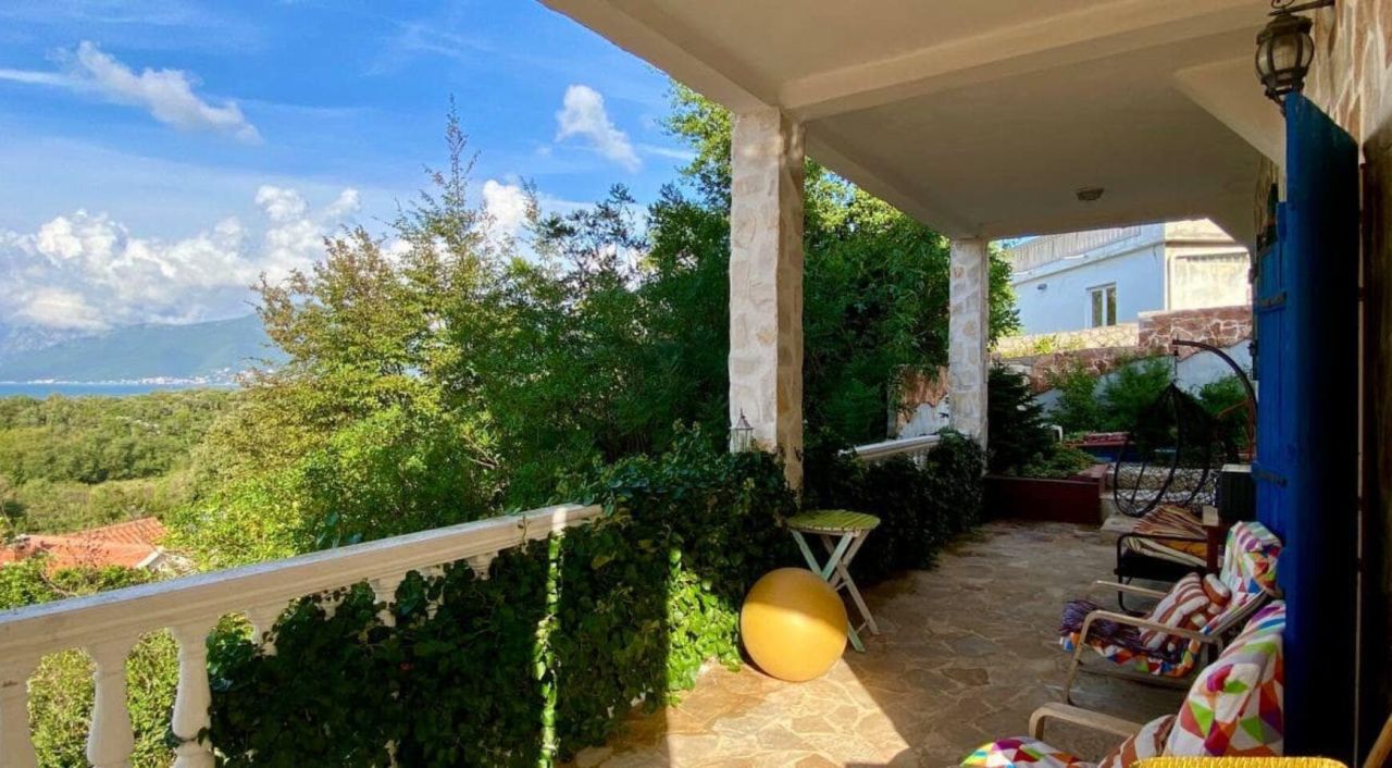 Вилла в Крашичах, Черногория, 300 м² - фото 4