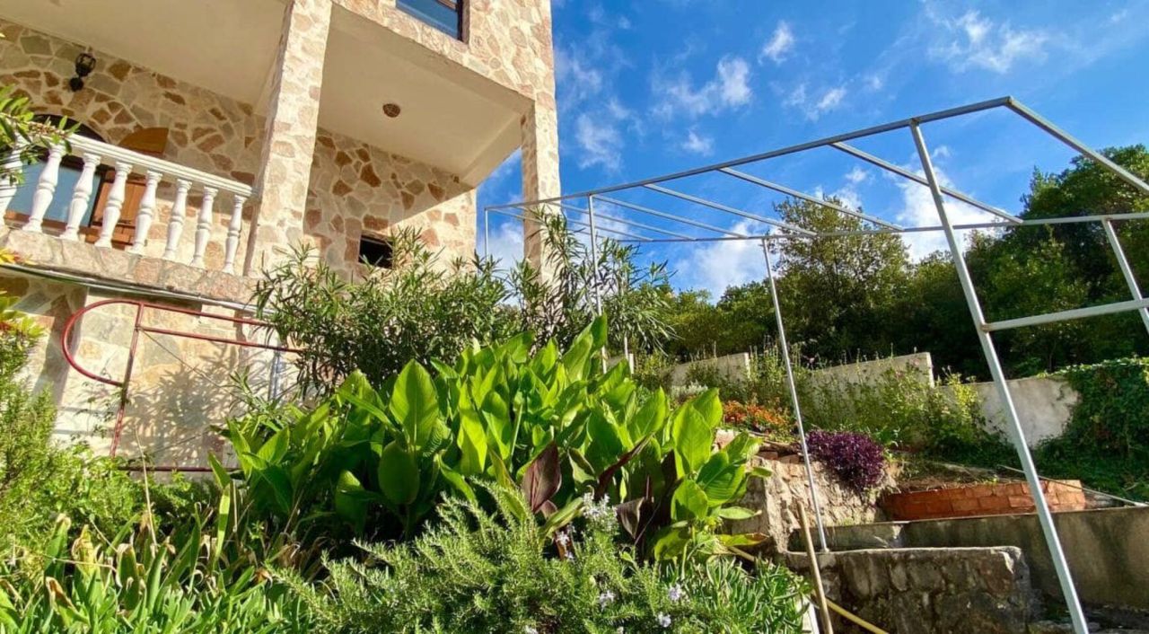 Вилла в Крашичах, Черногория, 300 м² - фото 16