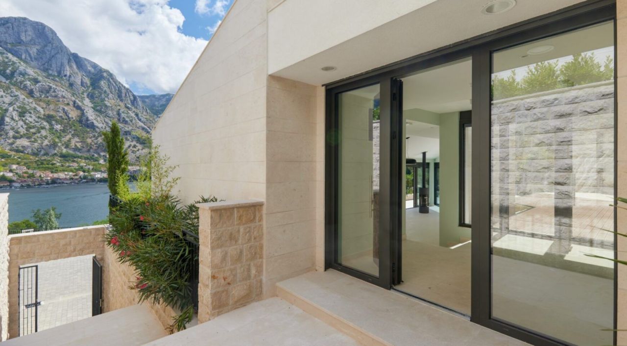 Вилла в Прчани, Черногория, 479 м² - фото 15