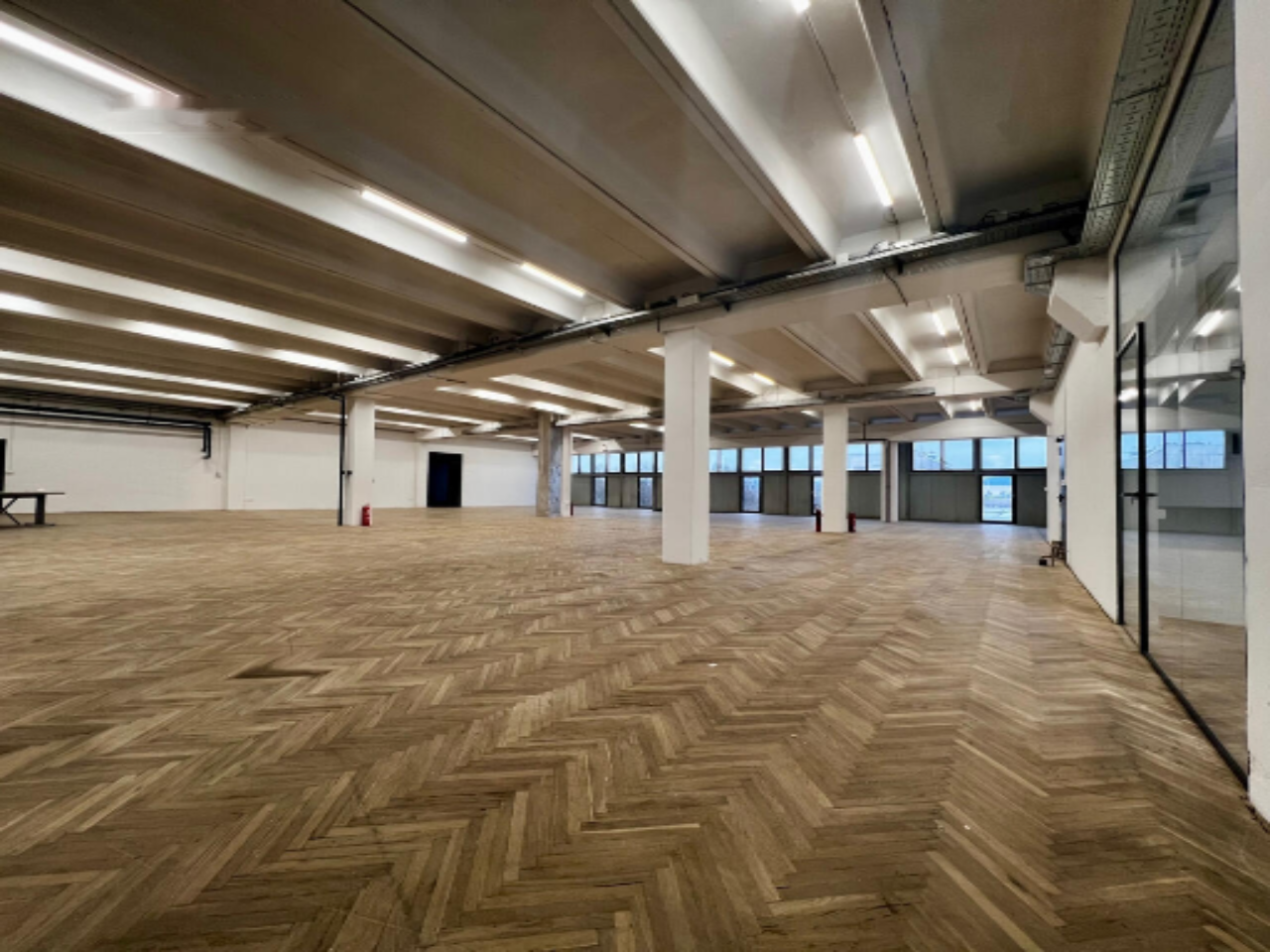 Офис в Любляне, Словения, 2 250 м² - фото 1