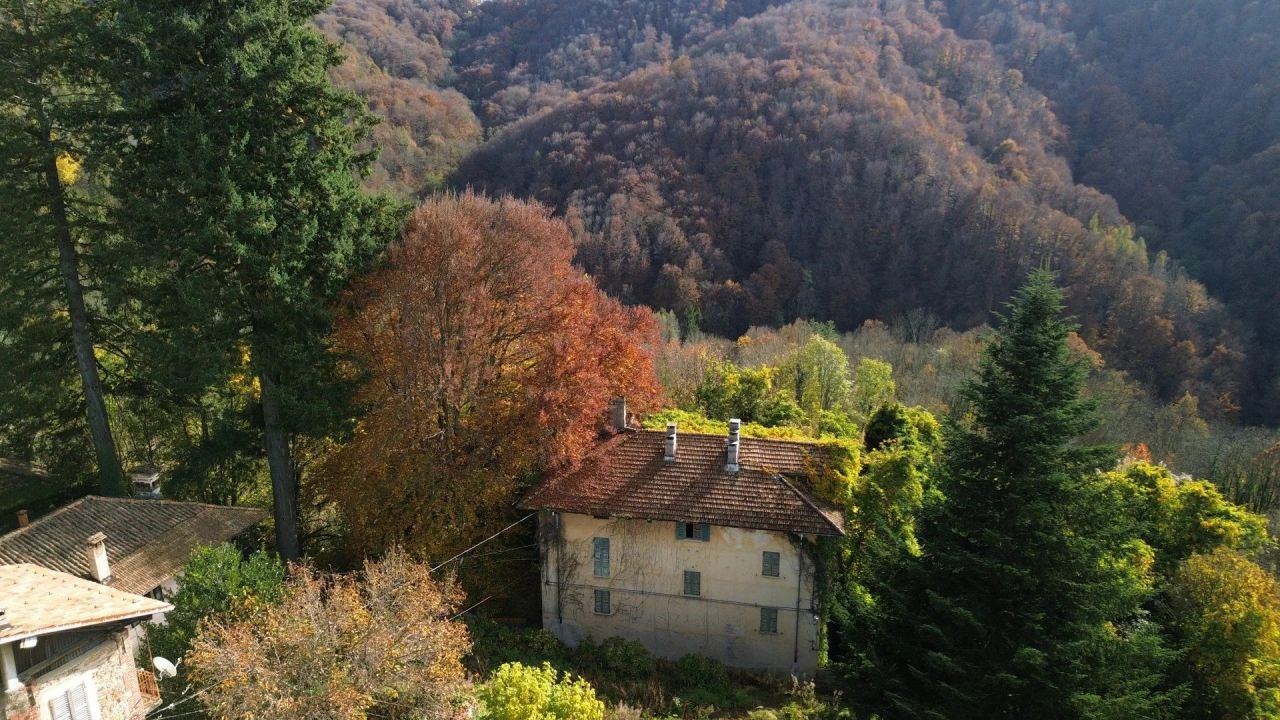 Вилла в Верчелли, Италия, 700 м² - фото 1