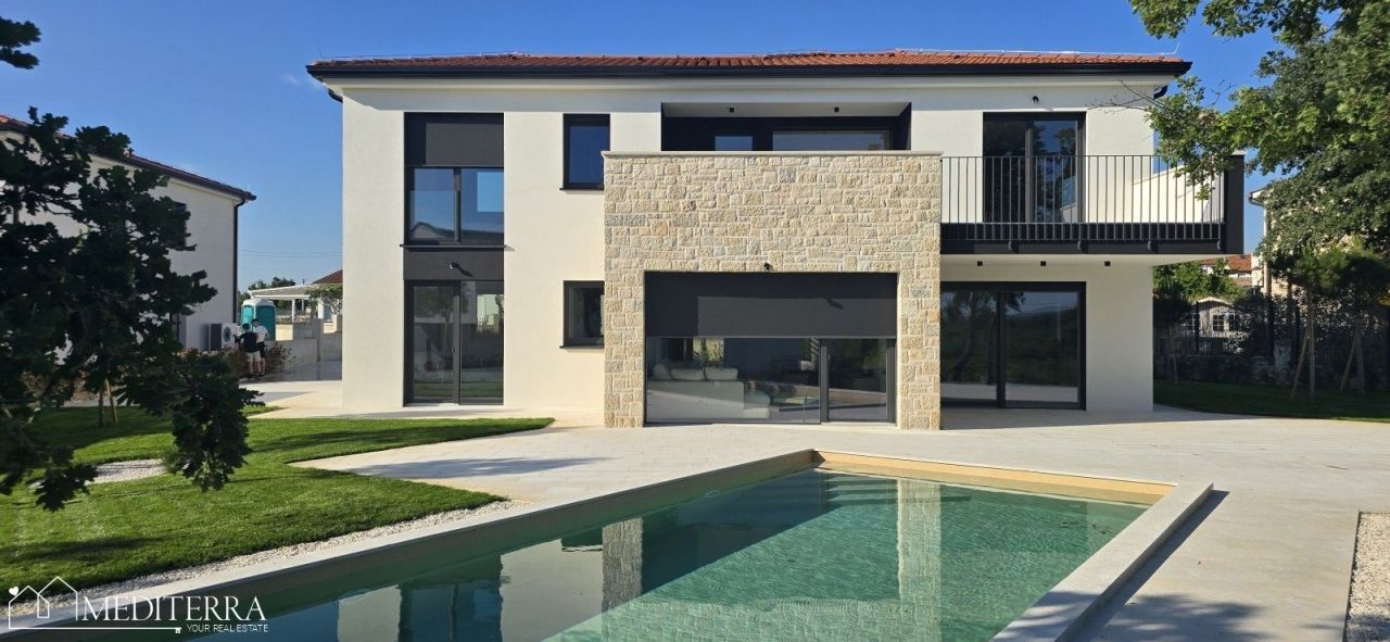 Вилла в Врсаре, Хорватия, 200 м² - фото 1