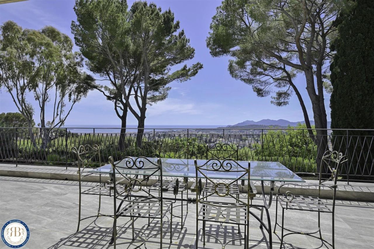 Дом в Мужене, Франция, 372 м² - фото 5