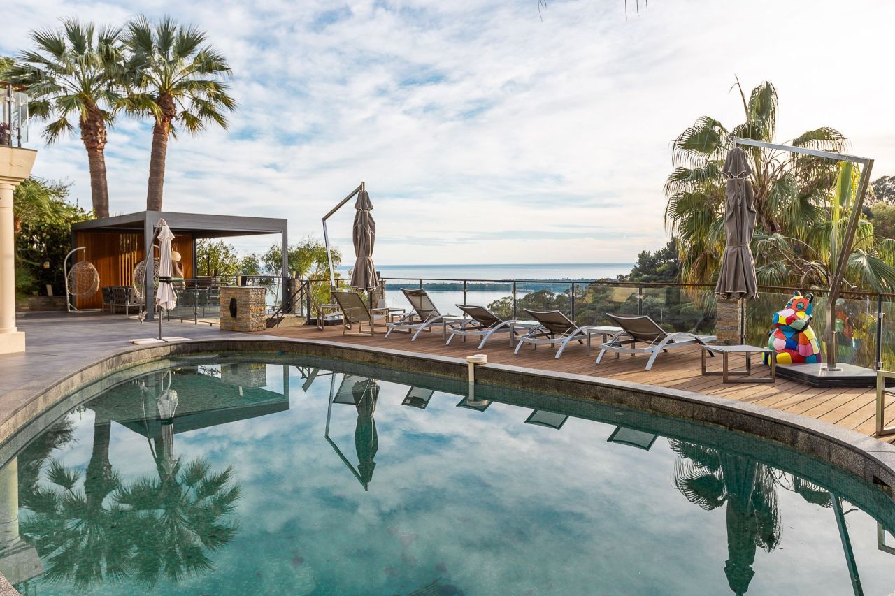 Вилла в Каннах, Франция, 300 м² - фото 1